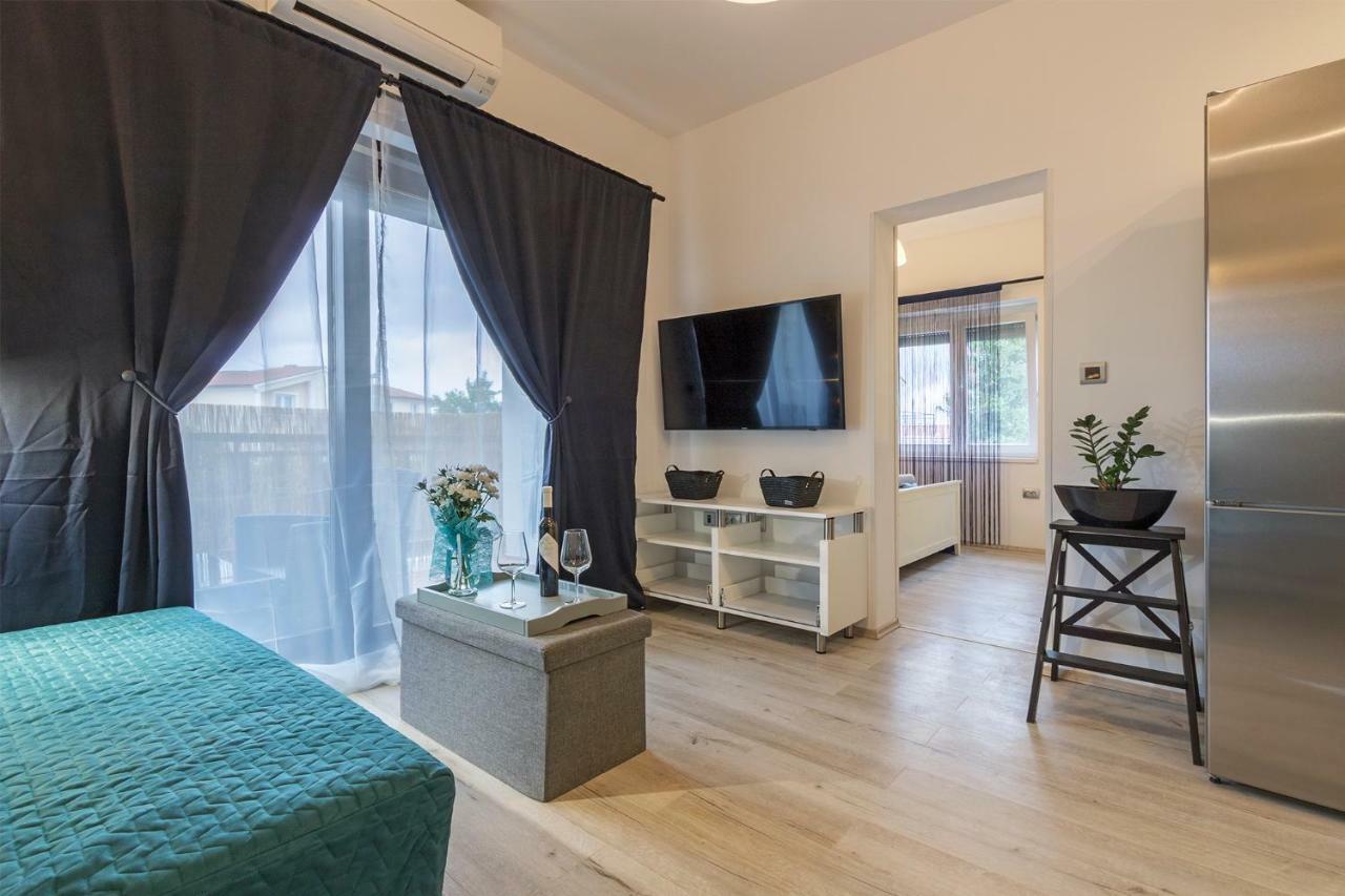 Apartment Danijela I พูลา ภายนอก รูปภาพ