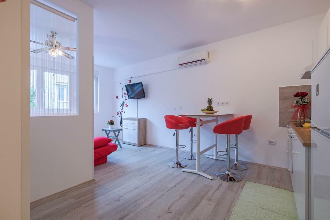 Apartment Danijela I พูลา ภายนอก รูปภาพ
