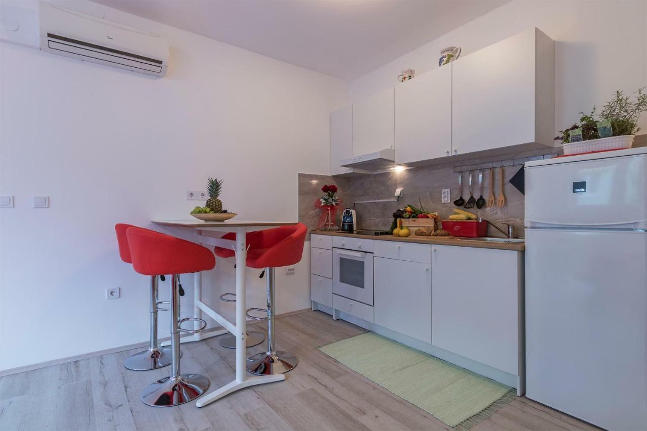 Apartment Danijela I พูลา ภายนอก รูปภาพ