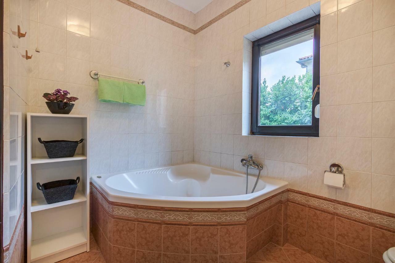 Apartment Danijela I พูลา ภายนอก รูปภาพ