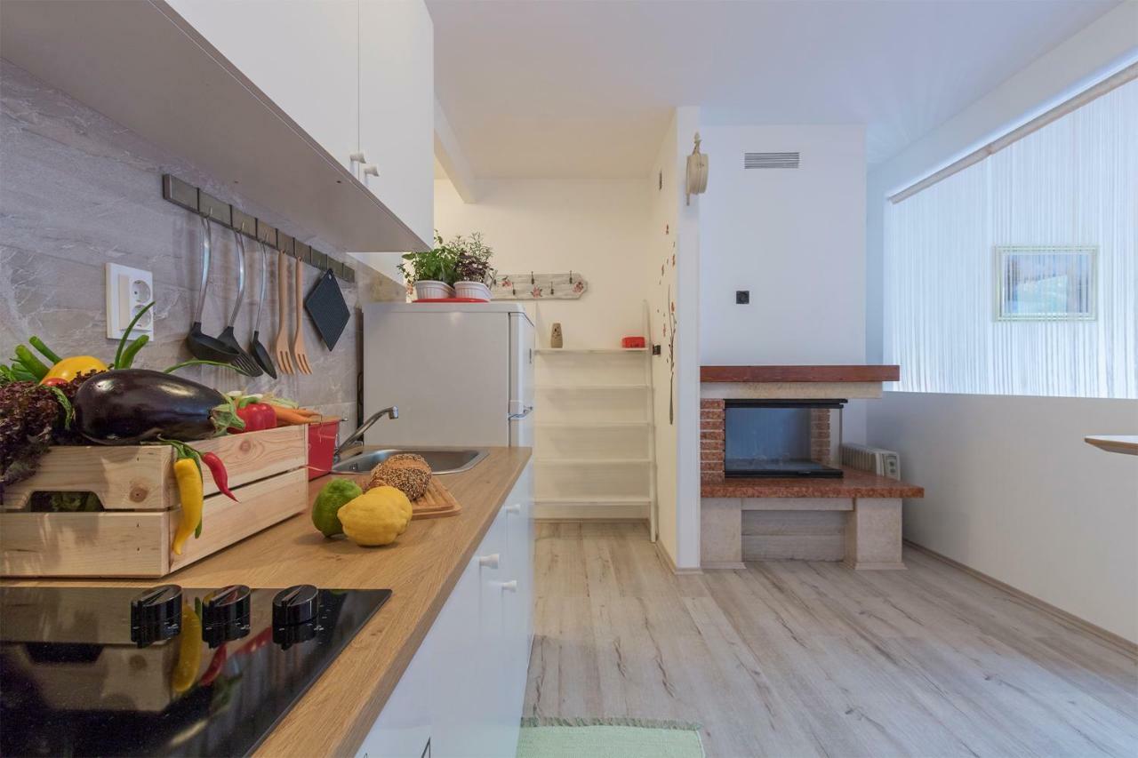 Apartment Danijela I พูลา ภายนอก รูปภาพ