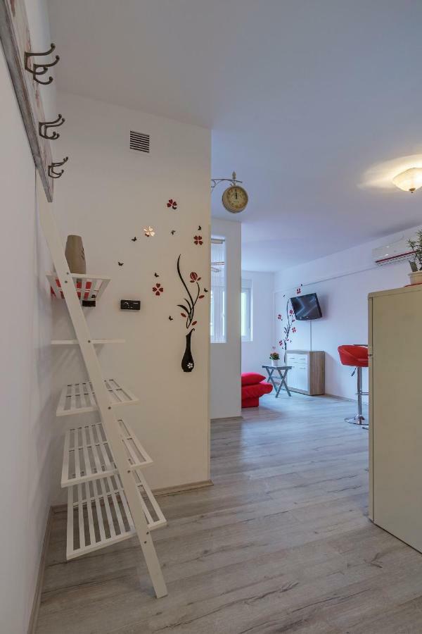 Apartment Danijela I พูลา ภายนอก รูปภาพ