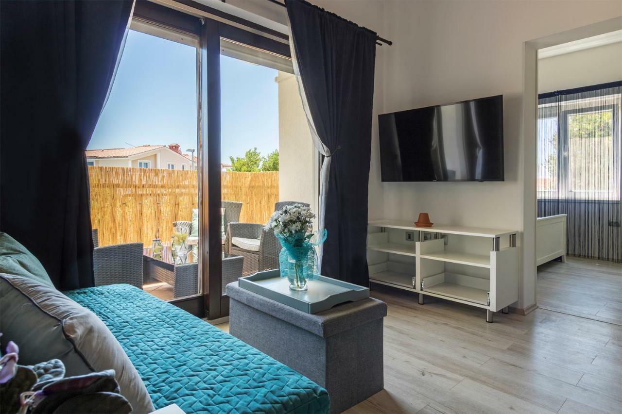 Apartment Danijela I พูลา ภายนอก รูปภาพ